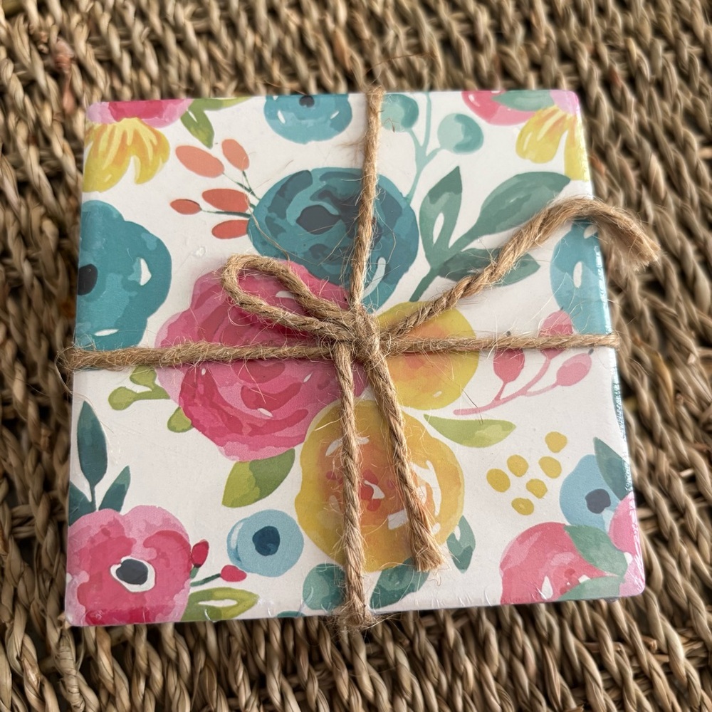 THE PIONEER WOMAN FLORAL CERAMIC COASTER SET OF 4 CORK ON BOTTON NEW